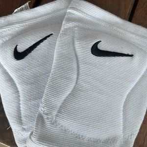 🏐 Like new Nike dry fit, sport knee pads. 🏐